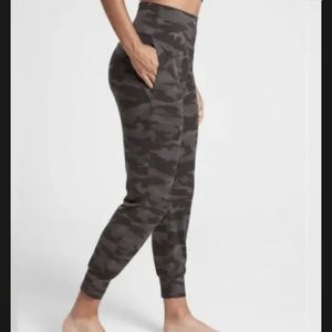 Athleta Gray Salutation Camo Jogger Pants Sz LP